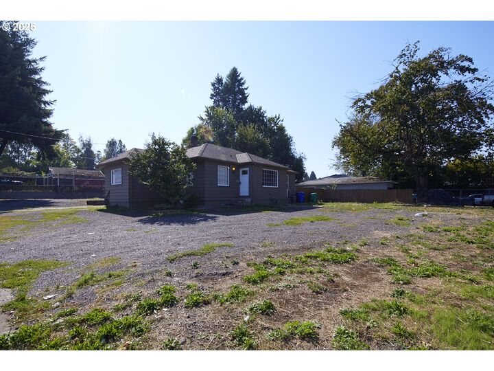 Property Photo:  5160 NE Columbia Blvd  OR 97218 