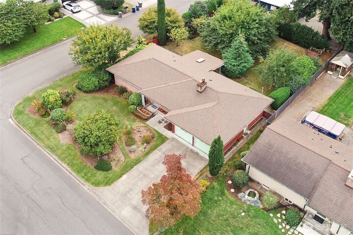 Property Photo:  1414  12th Street NE  WA 98002 