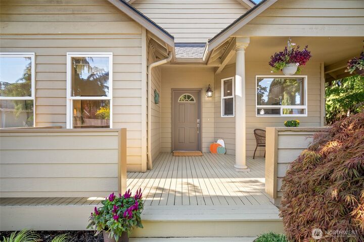Property Photo:  8010  Beverly Blvd B  WA 98203 
