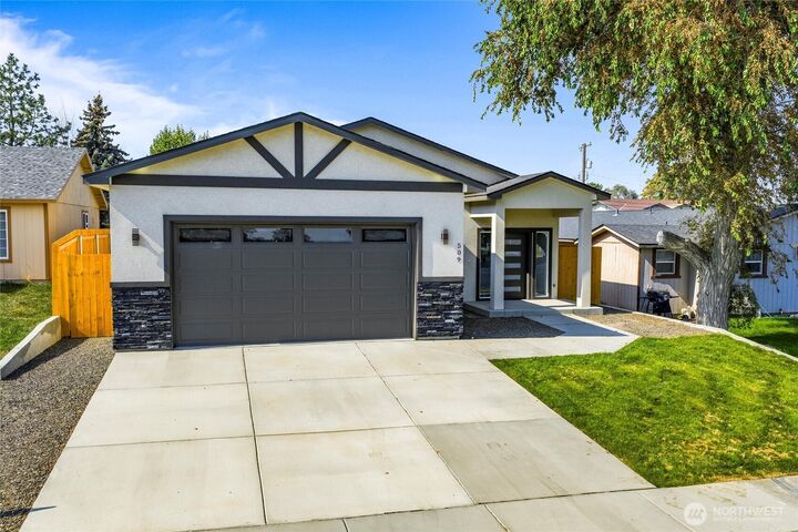 Property Photo:  509 S Main Street  WA 98857 