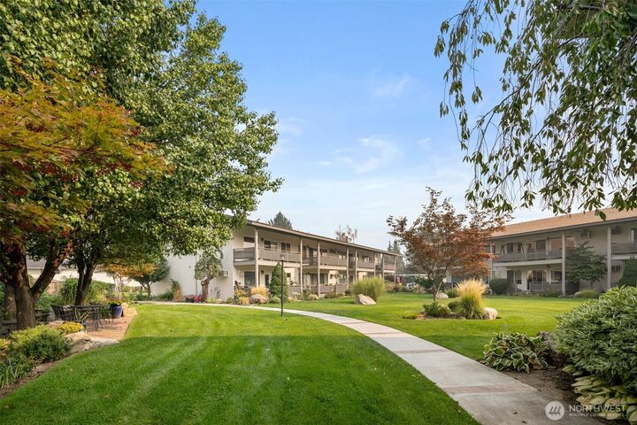 Property Photo: 10 S Cove Ave 19 WA 98801