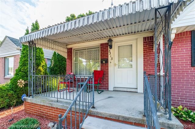 Property Photo:  3313 Hollywood Street  MI 48124 