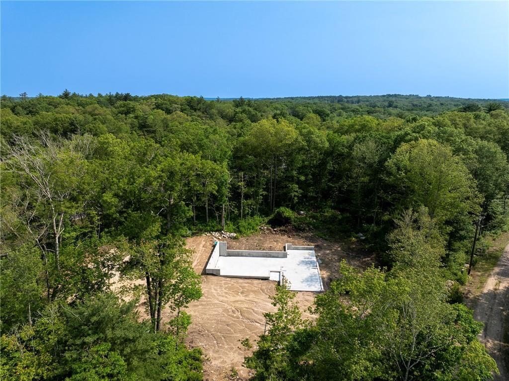 Property Photo:  2 Fanning Place  RI 02833 