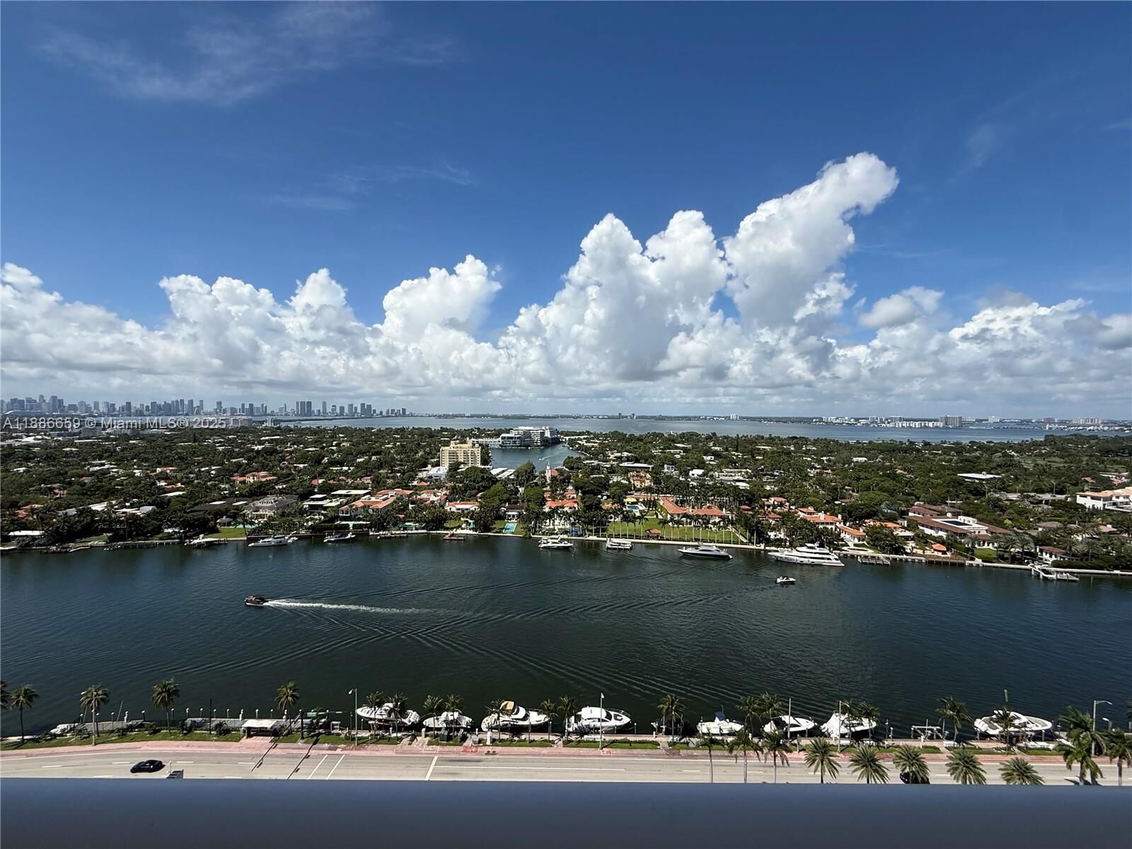 Property Photo:  4775 Collins Ave 2507  FL 33140 
