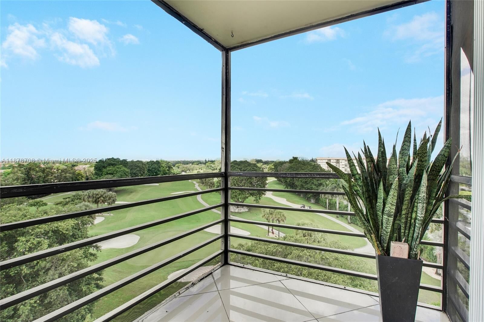 Property Photo: 1100 Saint Charles Pl Ph5 FL 33026