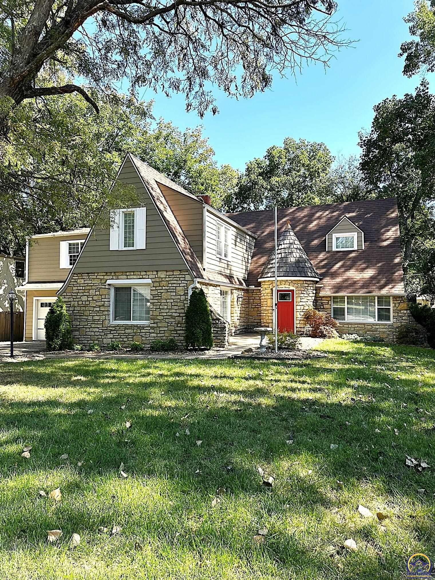 Property Photo: 1520 SW Oakley Ave KS 66604