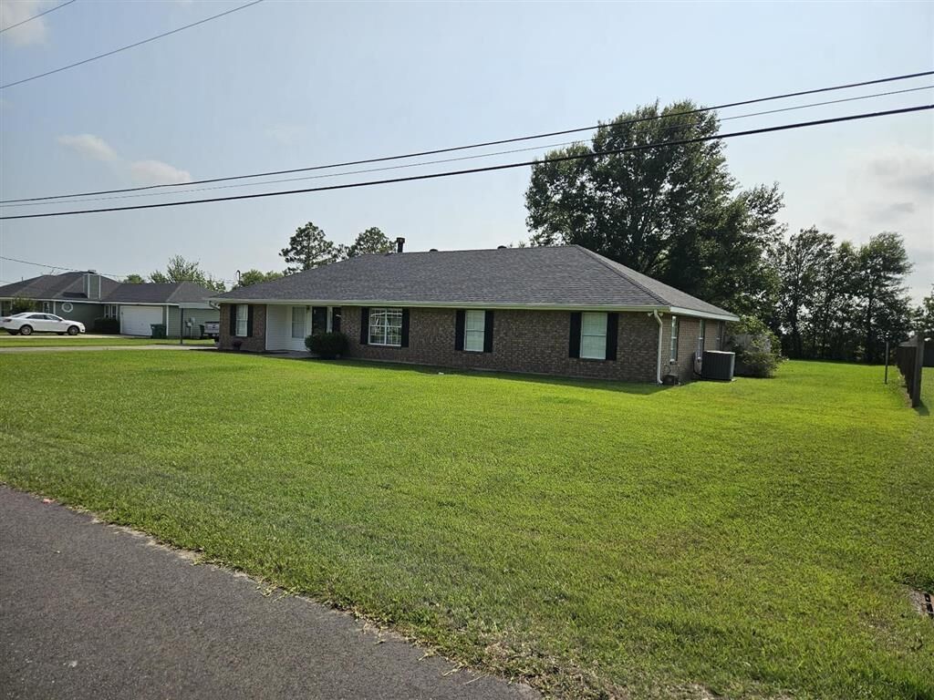 Property Photo: 5814 W Pinewood Drive W LA 70607