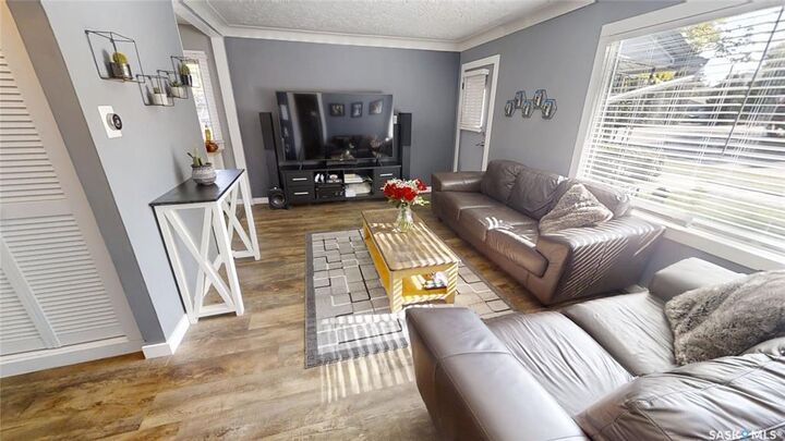 Property Photo:  225 Elm Street E  SK S7J 0G8 