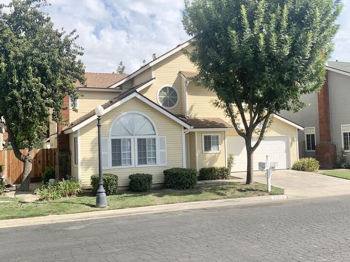 Property Photo:  2420 N Michael Street  CA 93292 