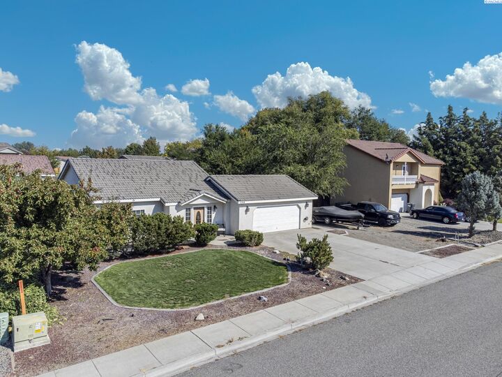 Property Photo:  5506 Aspen Drive  WA 99353 