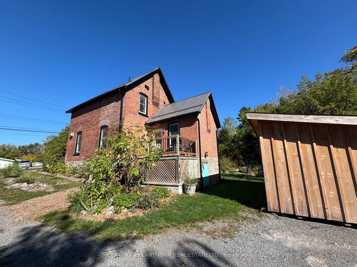 Property Photo:  22 York Street  ON K0K 2T0 