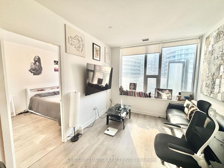 Property Photo:  10 York Street 802  ON M5J 0E1 