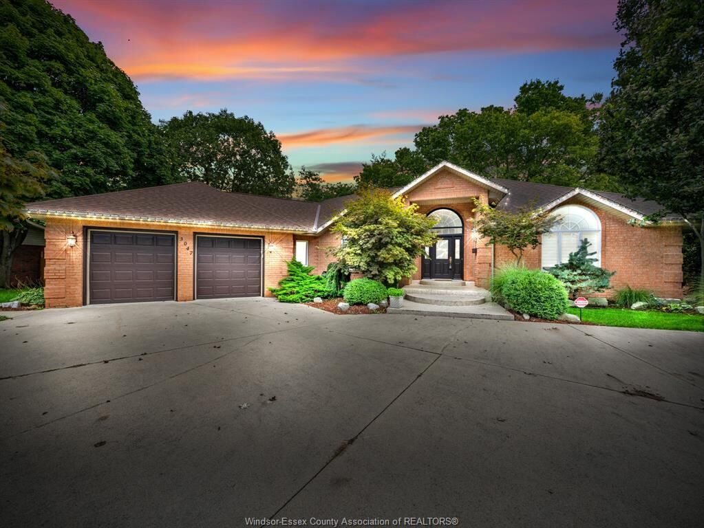 Photo de la propriété:  3047 Rowley Park Drive  ON N9Y 2Y2 