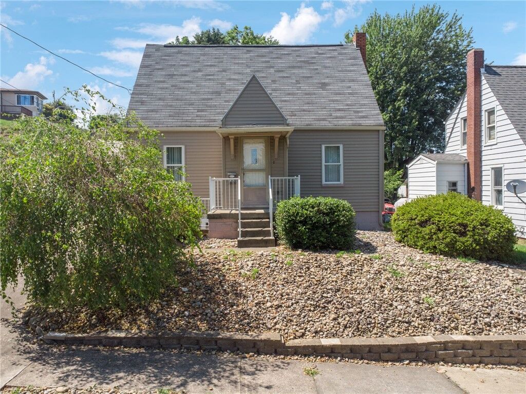 Property Photo:  705 Ash Street  PA 15644 