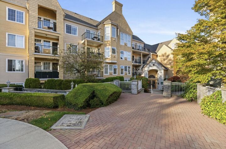 Property Photo: 5555 13A Avenue Ph5 BC V4M 2E7