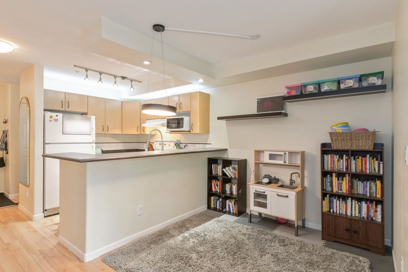 Property Photo:  20200 56 Avenue 204  BC V3A 8S1