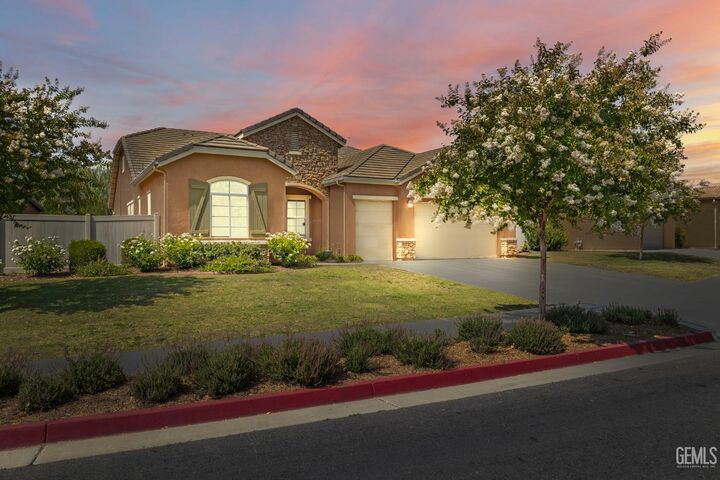 Property Photo:  9904 Toscana Drive  CA 93306 