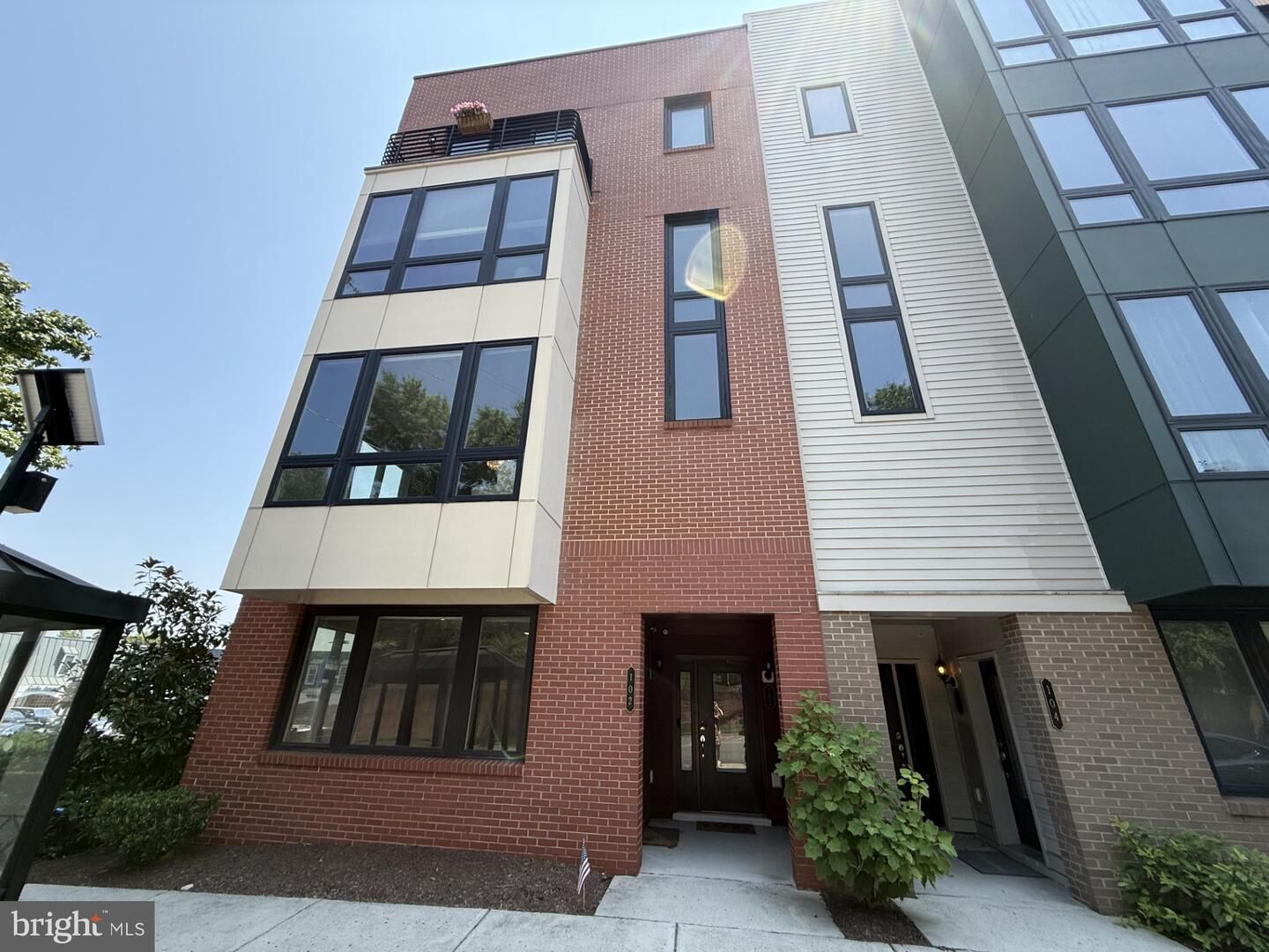 Property Photo:  102 S Pickett Street 101  VA 22304 