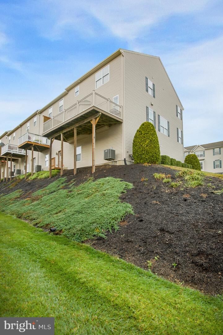 Property Photo:  10 Jay Circle  PA 17043 