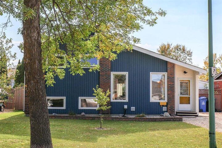 Photo de la propriété:  56 Corliss Crescent  MB R2C 4S6 