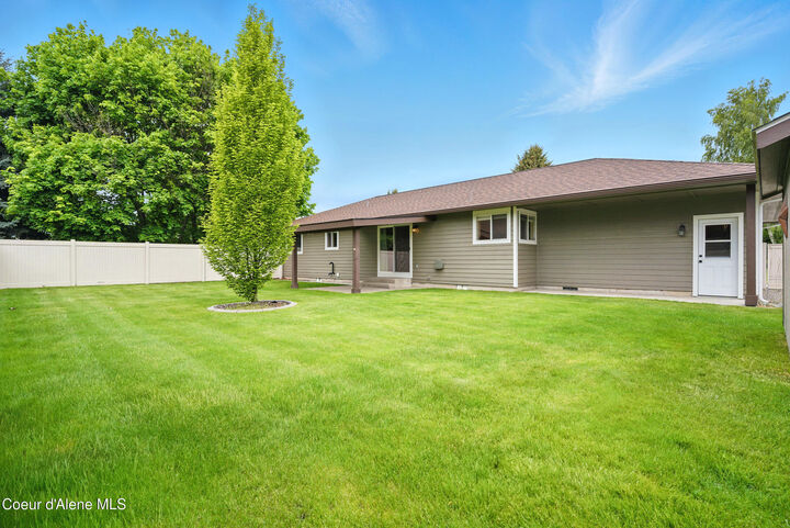 Property Photo:  536 E Cloverleaf Dr  ID 83835 