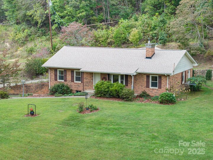 Property Photo:  25 Mezzo Cove  NC 28804 