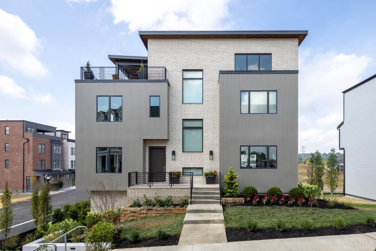 Property Photo:  2920 Three Oaks Lane  OH 45209 