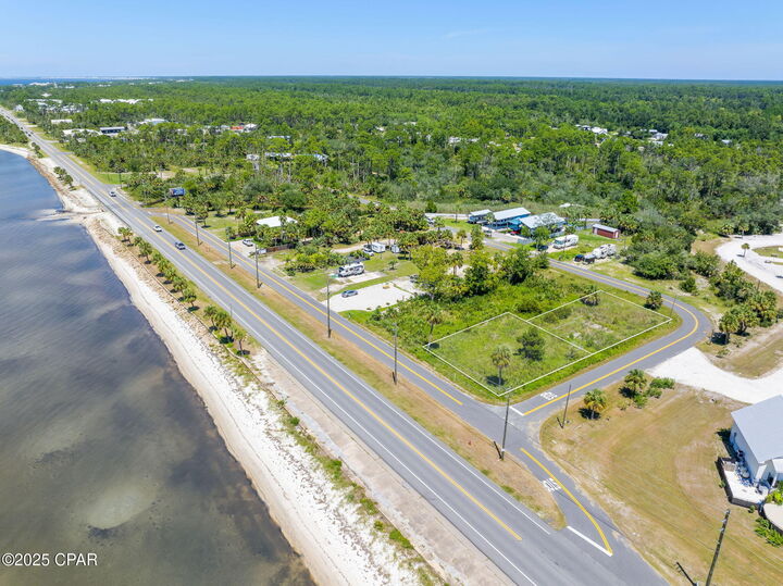 Property Photo: 2411 Victoria Avenue FL 32456