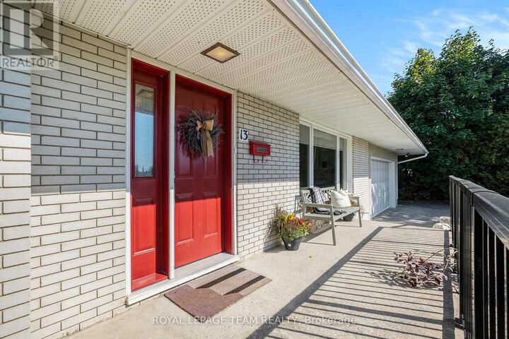 Property Photo:  13 Pritchard Drive  ON K2G 1B2 