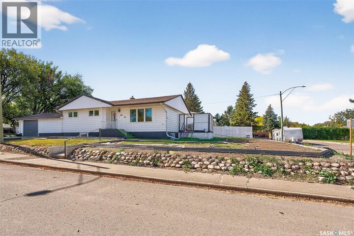 Photo de la propriété: 801 Vaughan Street SK S6H 5N6