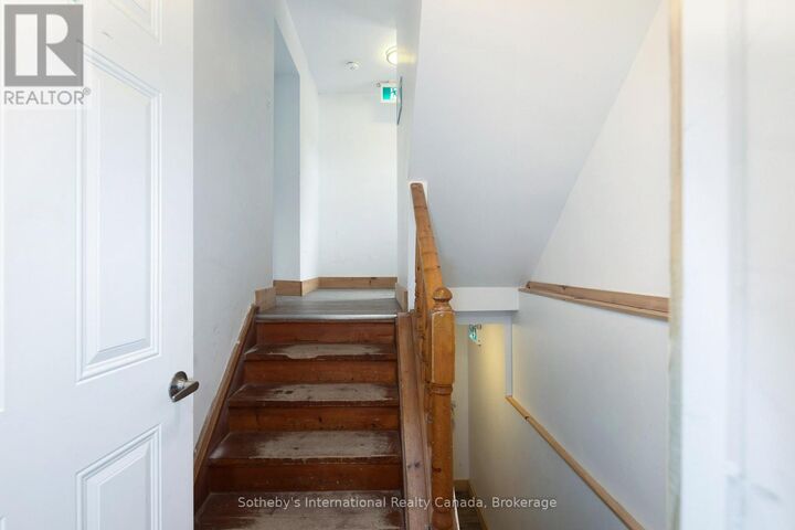 Property Photo:  210 Arlberg Crescent  ON L9Y 0M1 