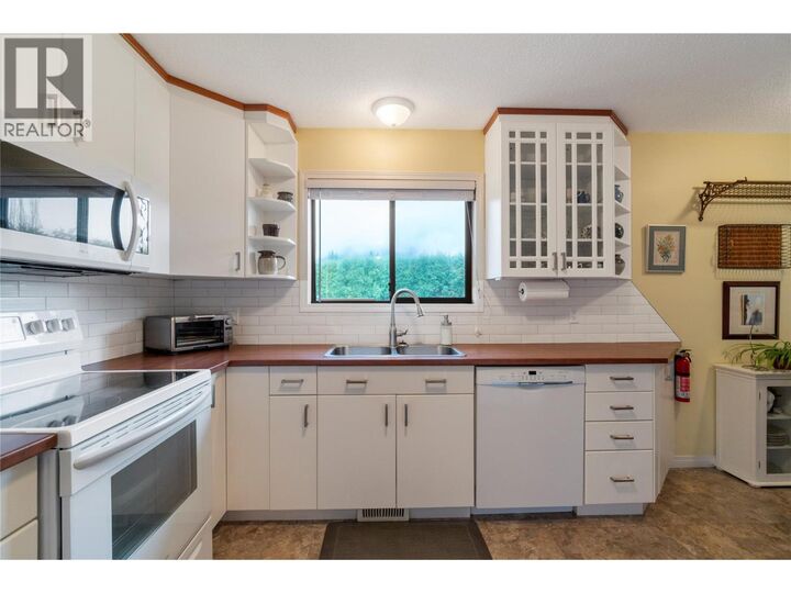Property Photo: 131 15 Street Northeast BC V1E 1N5