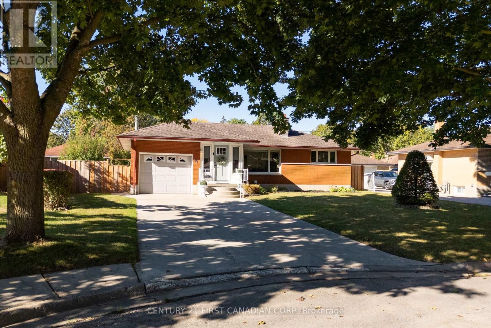 Property Photo: 21 Marbenor Crescent ON N5W 1T4