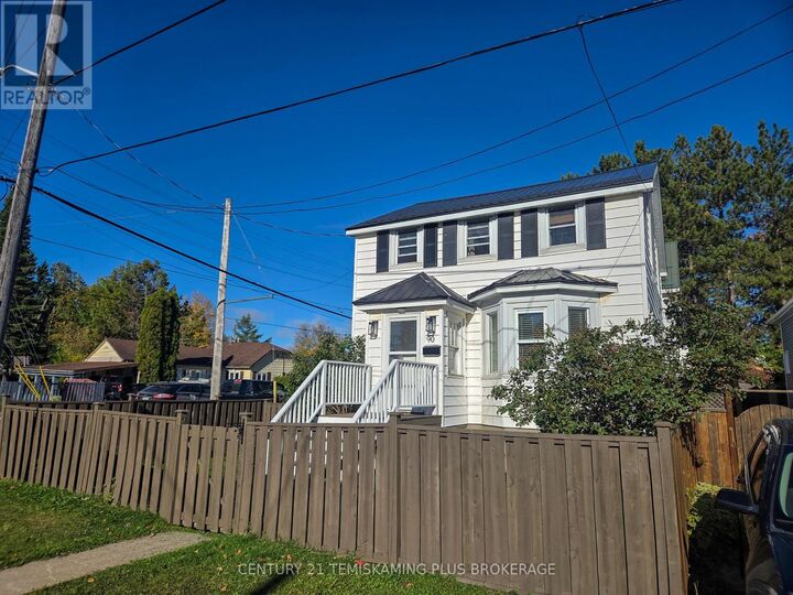 Property Photo:  90 Tower Street  ON P2N 1P6 