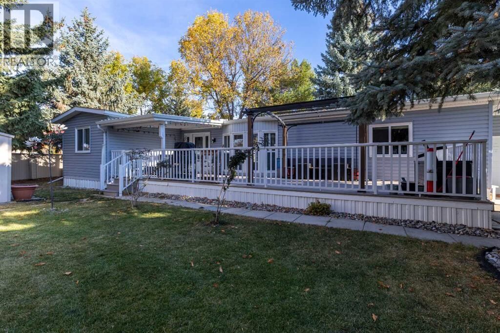 Property Photo:  3004 29 Street South  AB T1K 6S7 