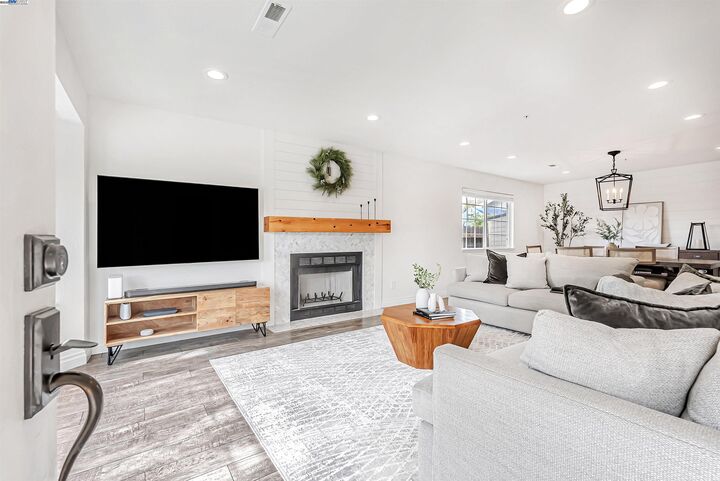Property Photo:  33718 3rd St  CA 94587 