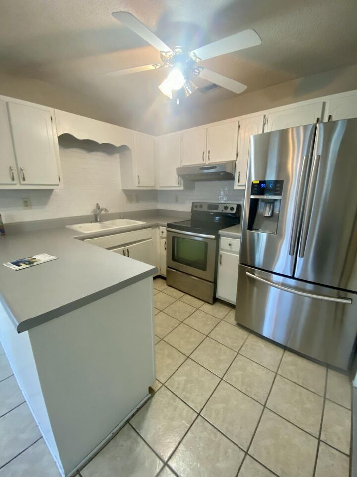 Property Photo: 519 White Oak Lane FL 32539