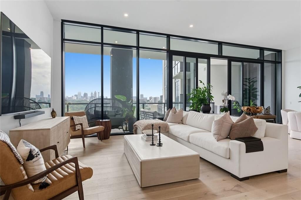 Property Photo:  2425 Peachtree Road NE 1504  GA 30305 