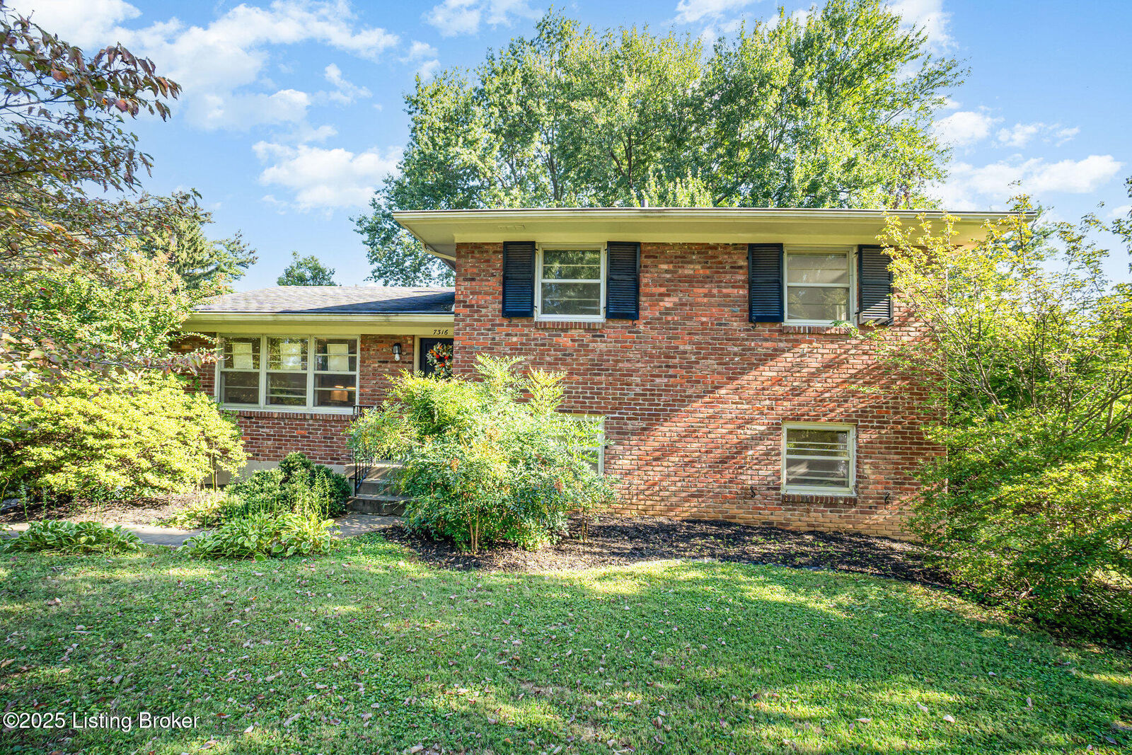 Property Photo:  7316 Keisler Way  KY 40222