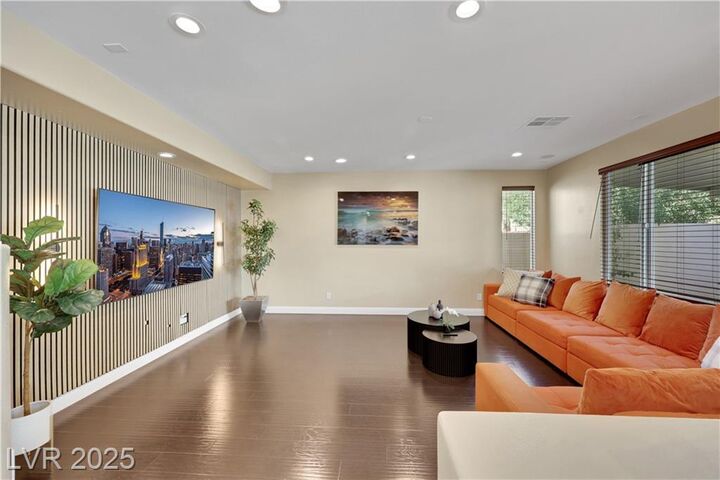 Property Photo:  