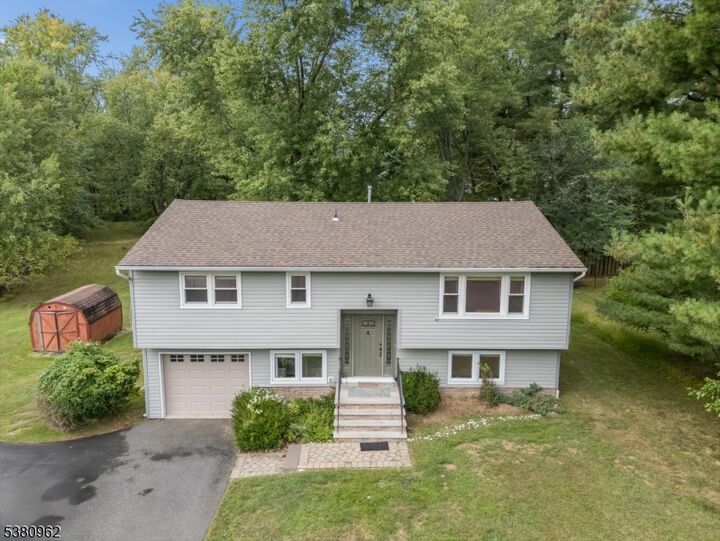 4 Furman Ln  Raritan Twp. NJ 08822 photo
