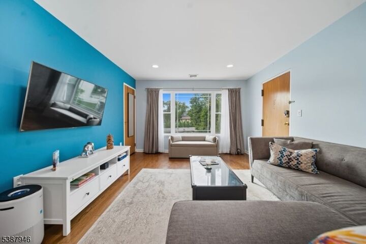253 Park Ave 305  Rutherford Boro NJ 07070 photo