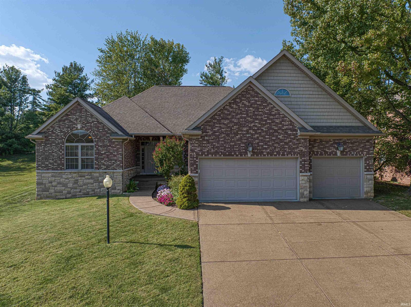Property Photo:  2011 Olde Mill Court  IN 47630 