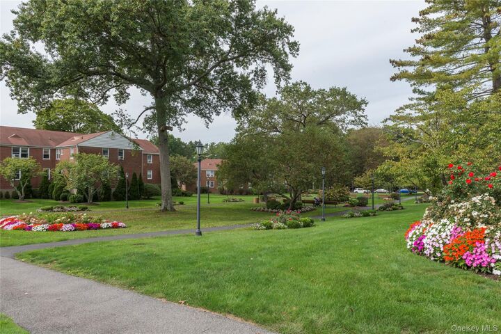 Property Photo:  8 Bryant Crescent 1B  NY 10605 