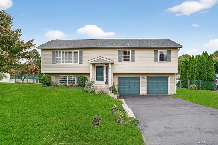 23 Macintosh Drive  Middletown NY 10941 photo