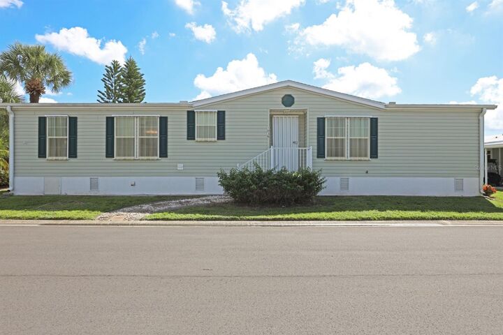 Property Photo:  2100 Kings Highway 1036  FL 33980 