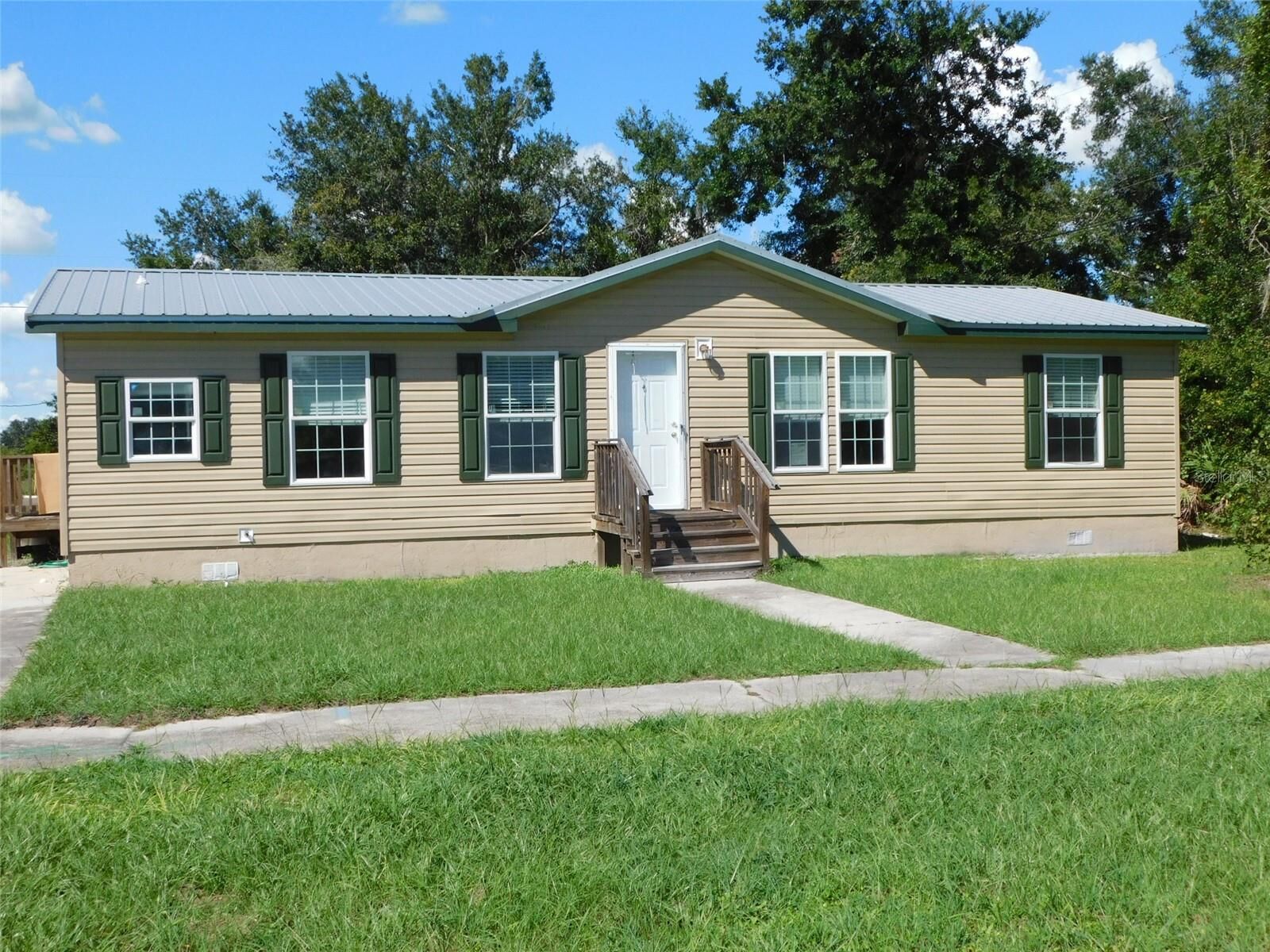 Property Photo: 200 Columbia Street FL 34266