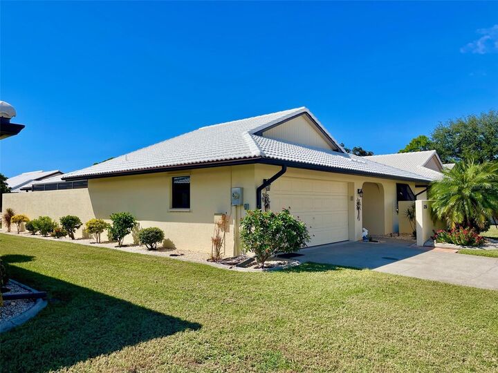 Property Photo: 126 Sandstone Circle FL 34293