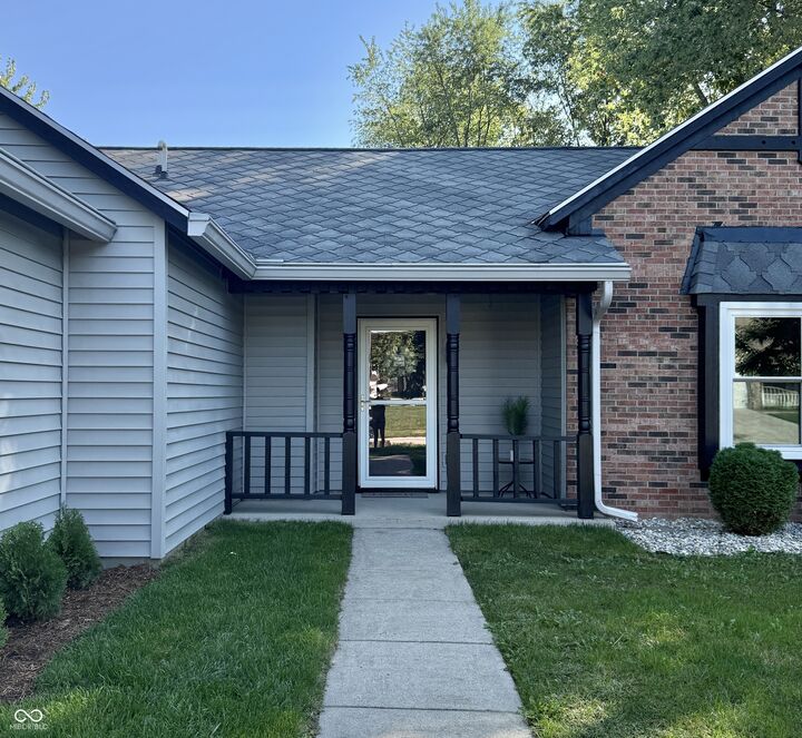 Property Photo: 827 Sable Ridge Drive IN 46142
