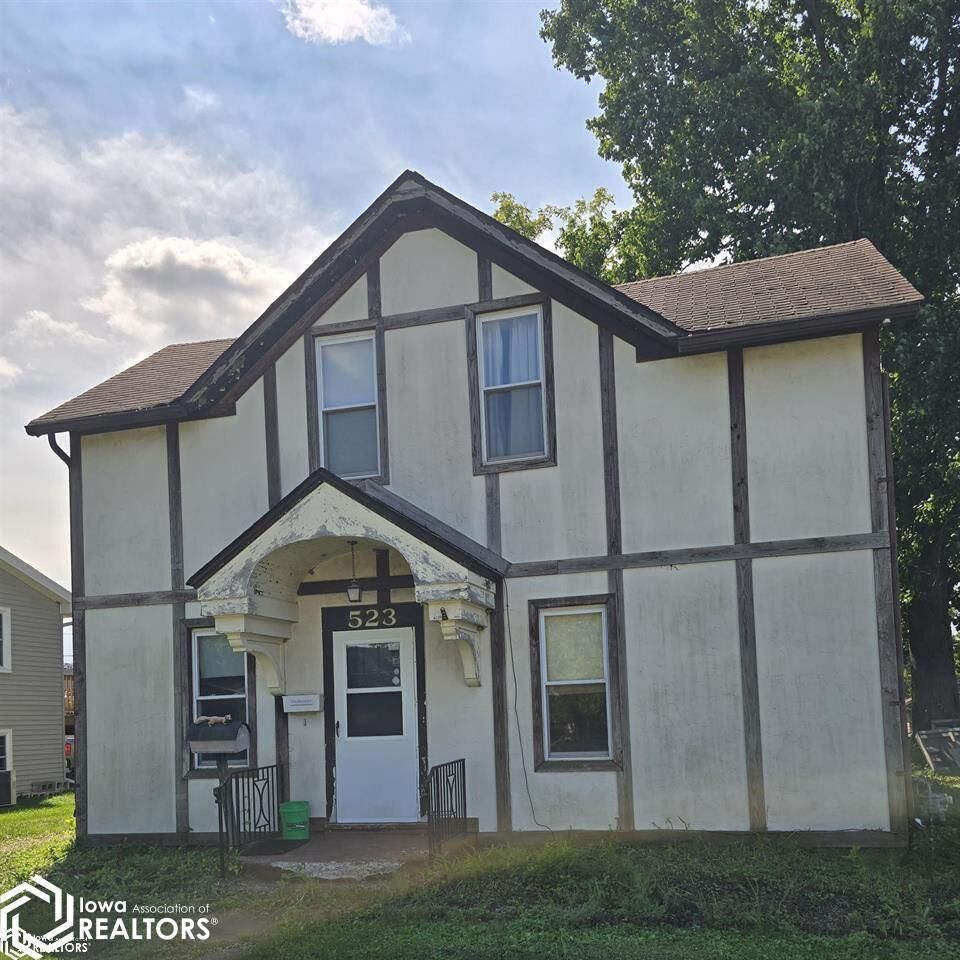 Property Photo:  523 Dunham Street  IA 52601